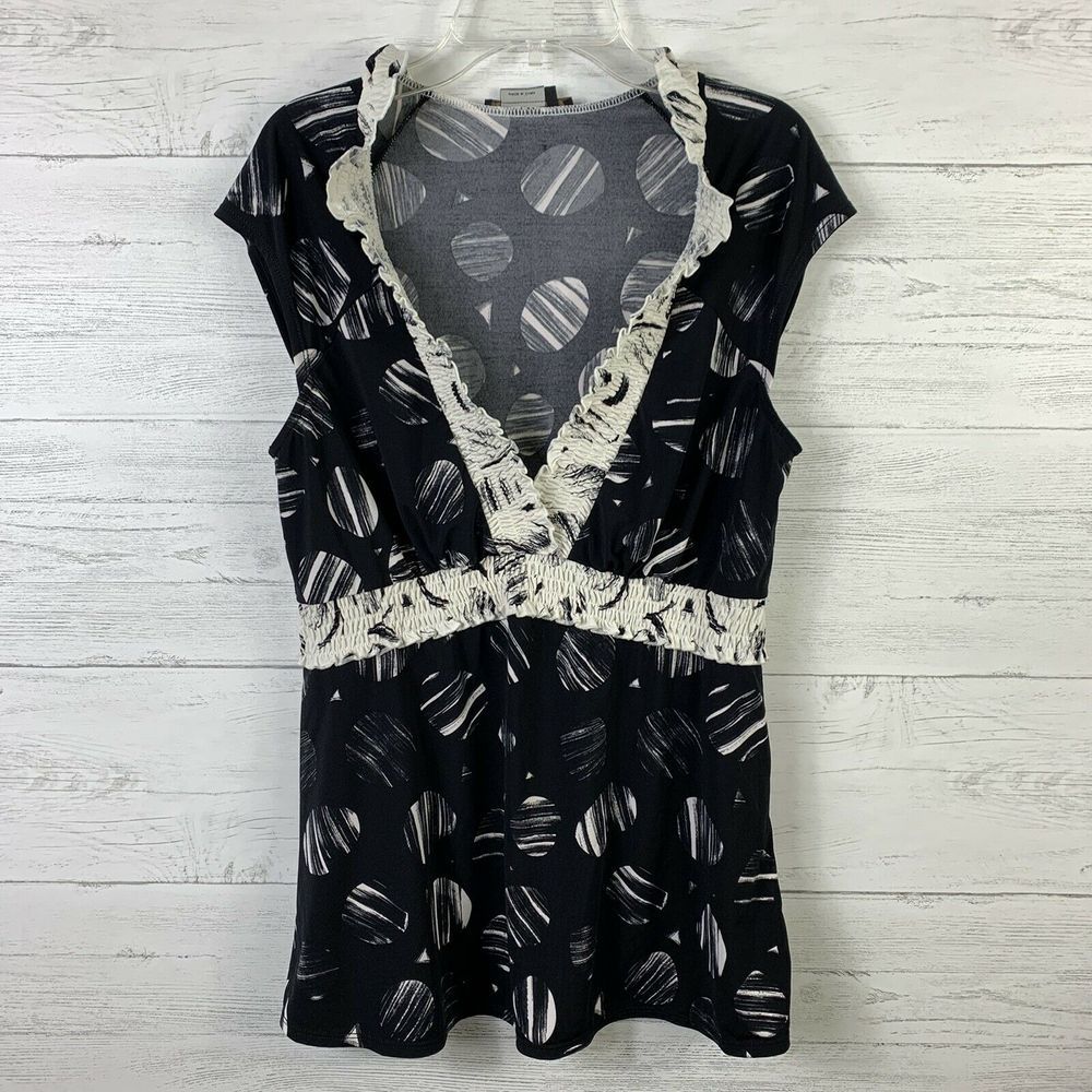 BCBG Maxazria Blouse Ruffle V Neck Cap Sleeves M